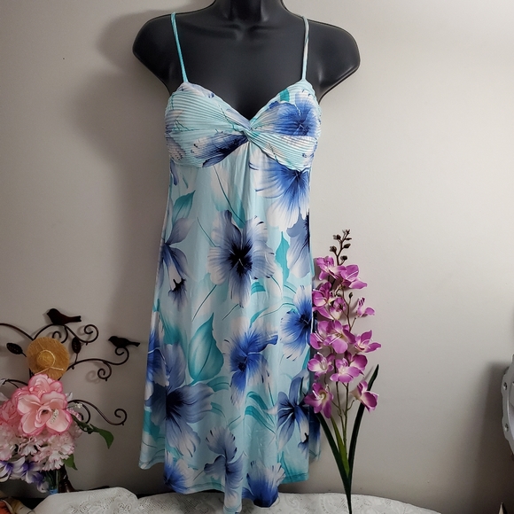 💥Host Pick💥 Blue Floral Summer Dress - Picture 2 of 6